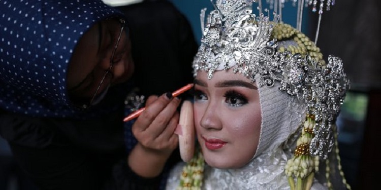 Makeup Wisuda
